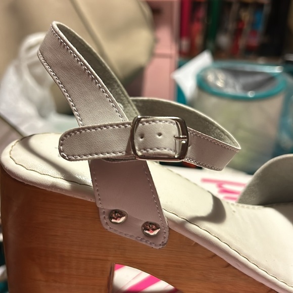 Corky’s Heel Sandal - Picture 6 of 6